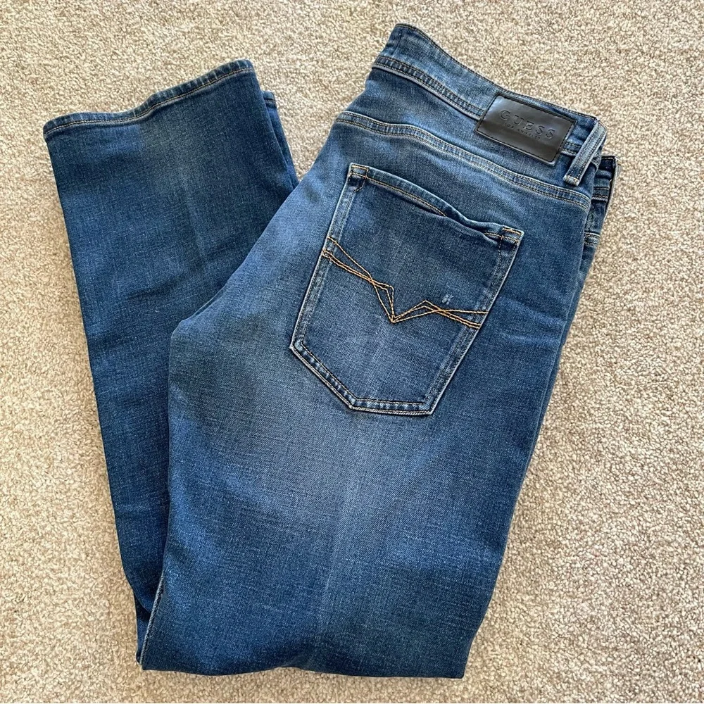 Guess Los Angeles Medium Wash Denim Regular Straight Jeans 36x30 NWOT - Picture 1 of 7